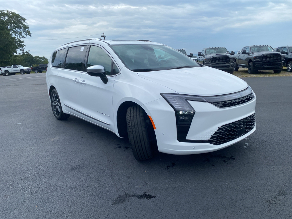 2027 Chrysler Pacifica Pinnacle photo 3