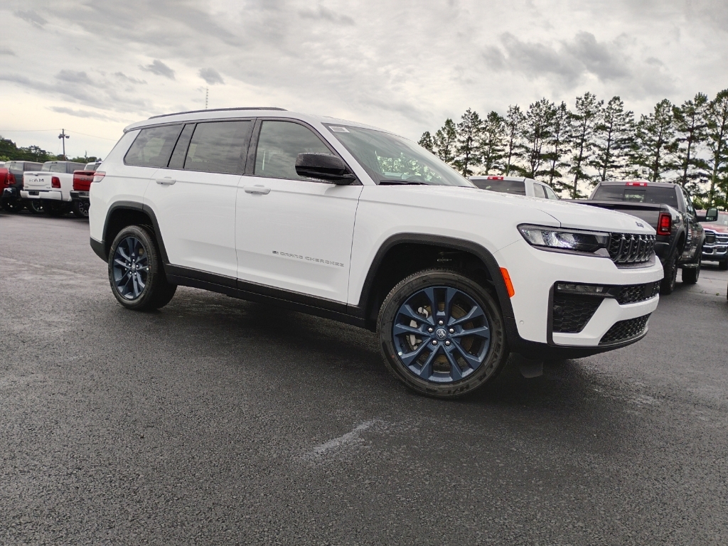 2026 Jeep Grand Cherokee L 85th Anniversary Edition photo 3