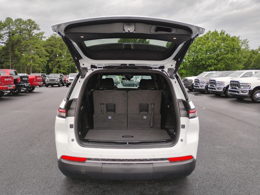 2026 Jeep Grand Cherokee L representative vehicle photo