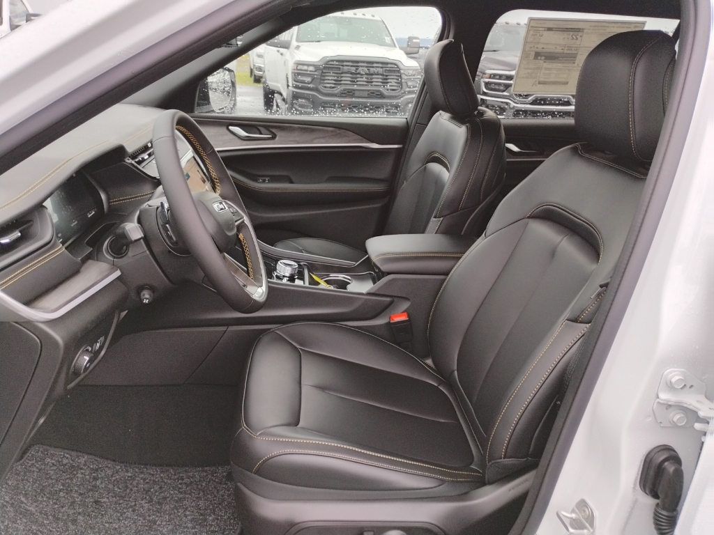 2026 Jeep Grand Cherokee L representative vehicle photo