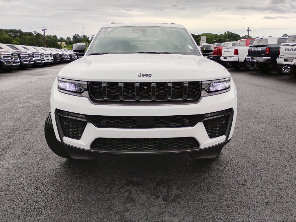 2026 Jeep Grand Cherokee L 85th Anniversary Edition photo 2