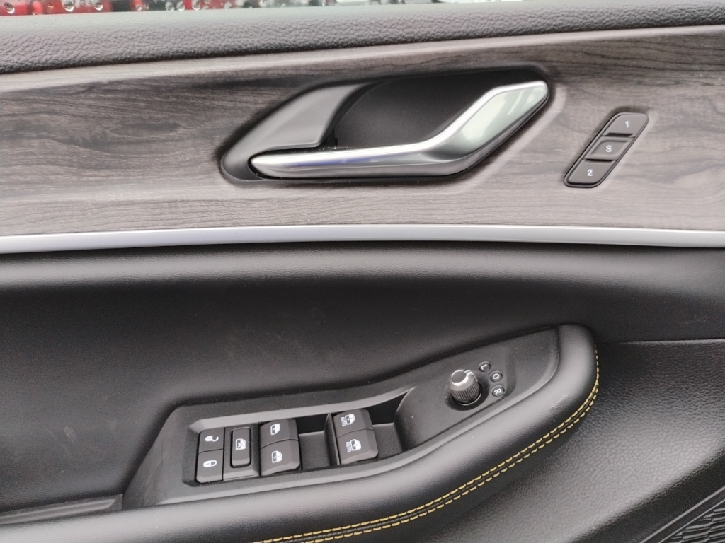 2026 Jeep Grand Cherokee L representative vehicle photo