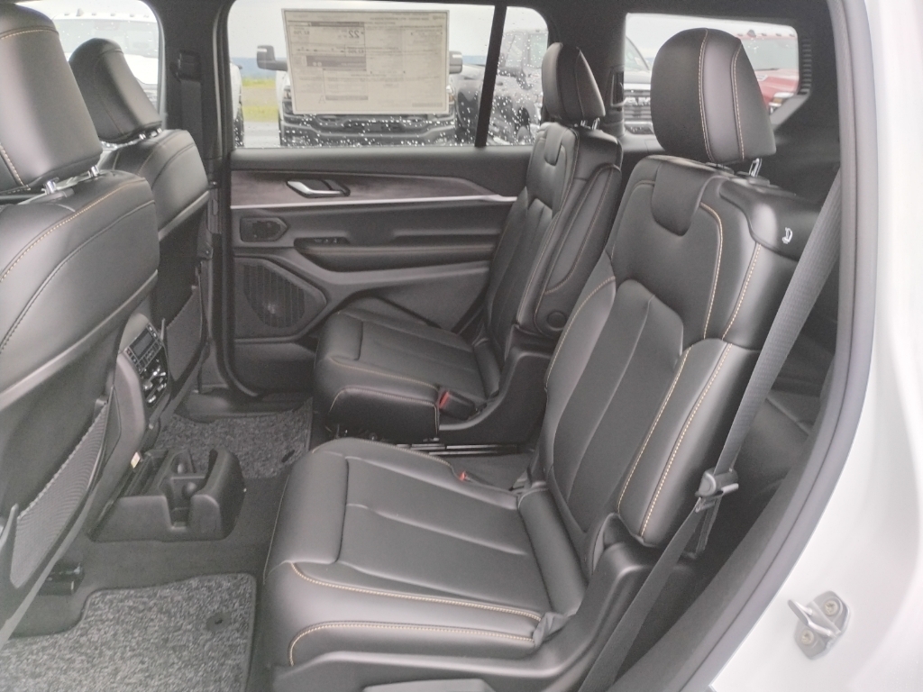 2026 Jeep Grand Cherokee L representative vehicle photo