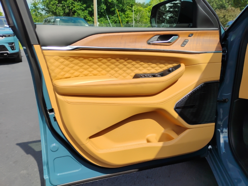 2026 Jeep Grand Cherokee L representative vehicle photo