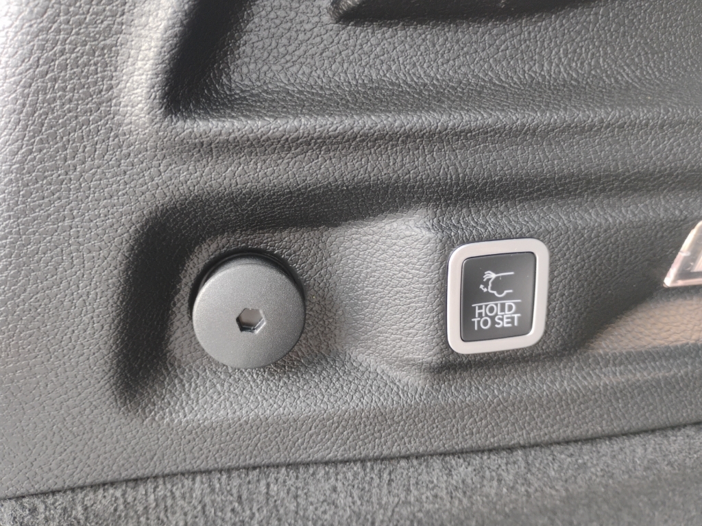 2026 Jeep Grand Cherokee L representative vehicle photo