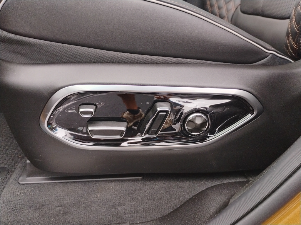 2026 Jeep Grand Cherokee L representative vehicle photo