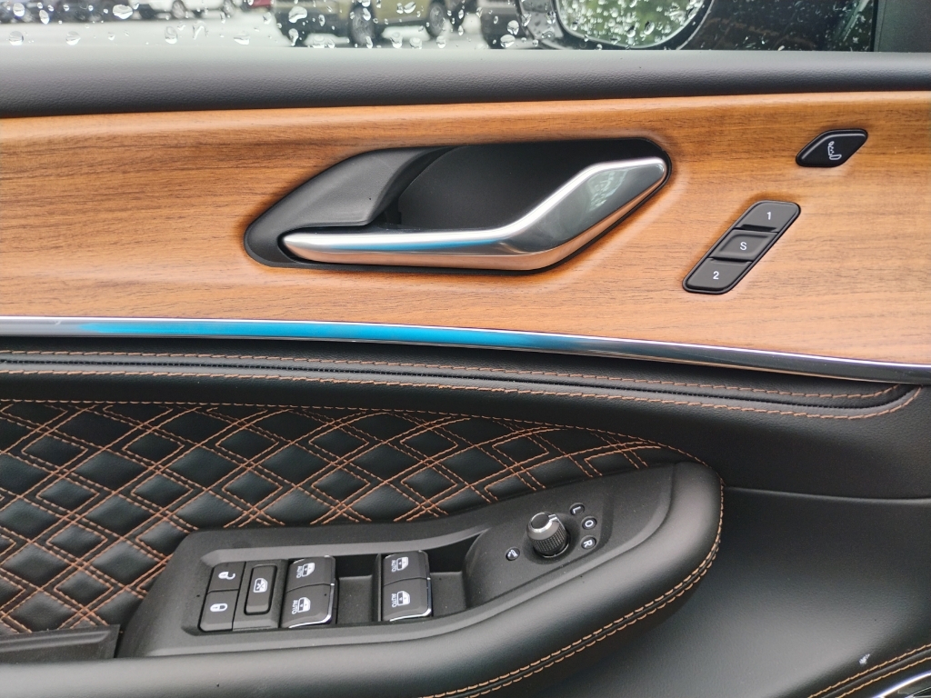 2026 Jeep Grand Cherokee L representative vehicle photo
