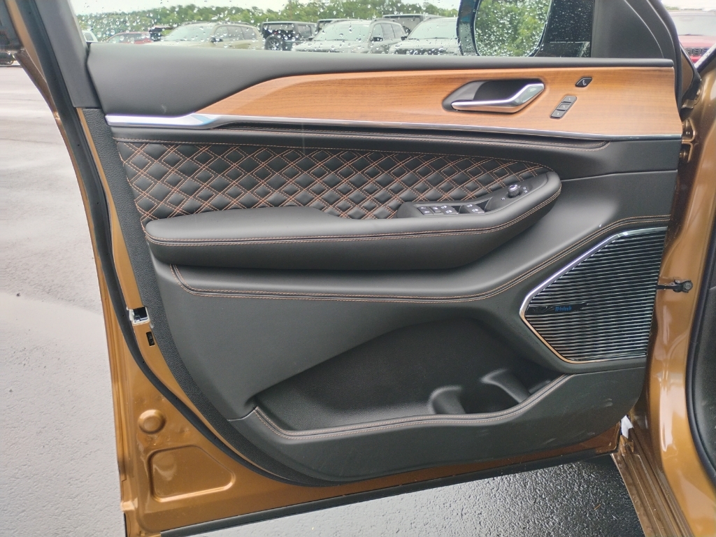 2026 Jeep Grand Cherokee L representative vehicle photo