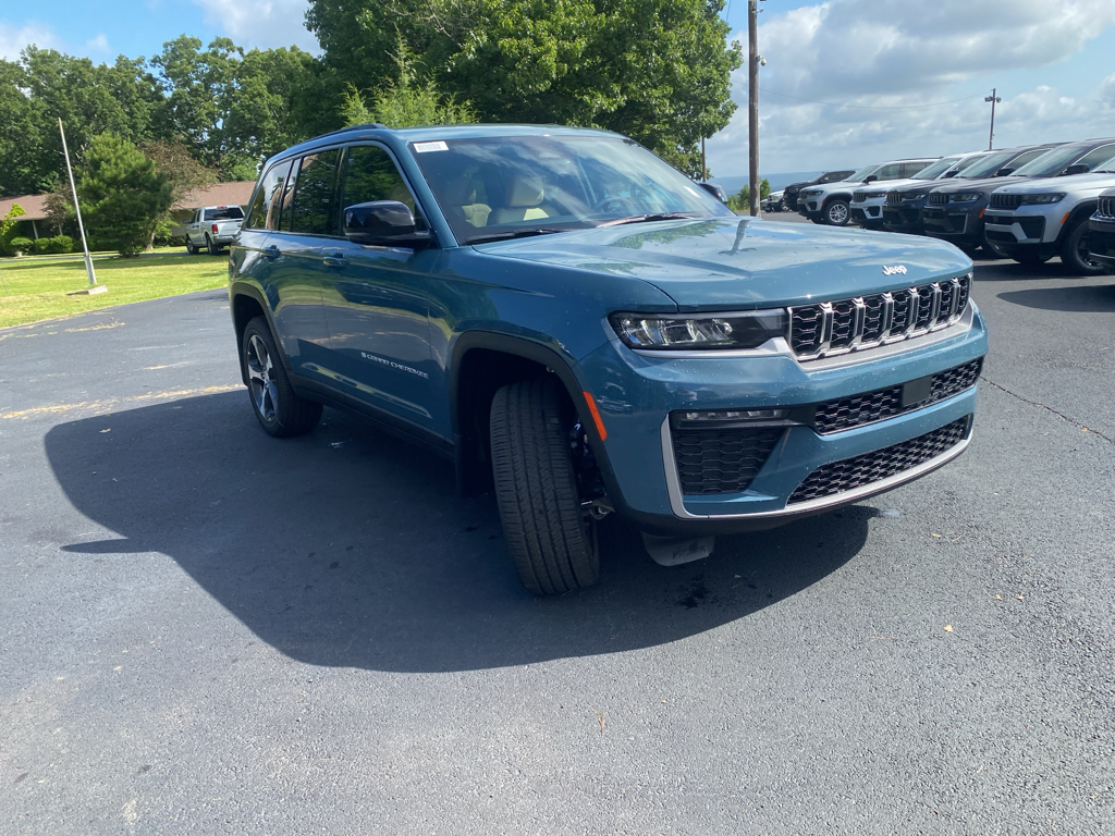 2026 Jeep Grand Cherokee Limited photo 3