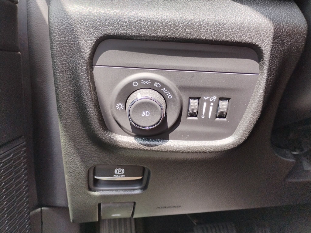 2026 Jeep Grand Cherokee representative vehicle photo