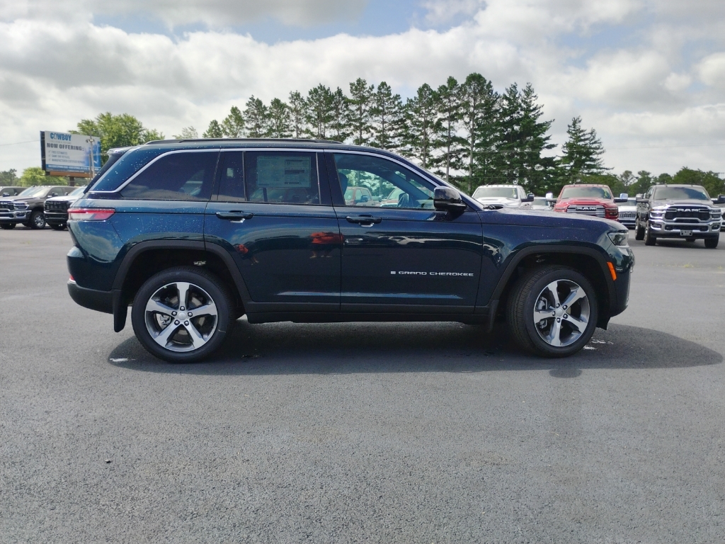 2026 Jeep Grand Cherokee Limited photo 4