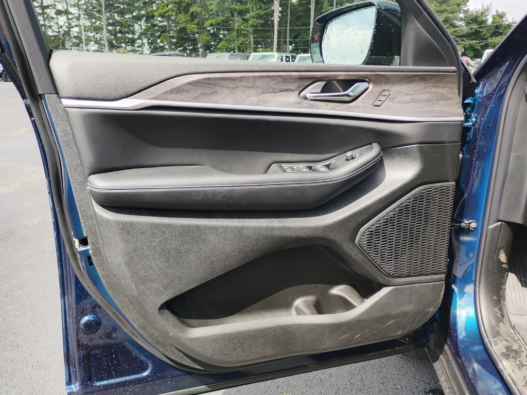 2026 Jeep Grand Cherokee representative vehicle photo