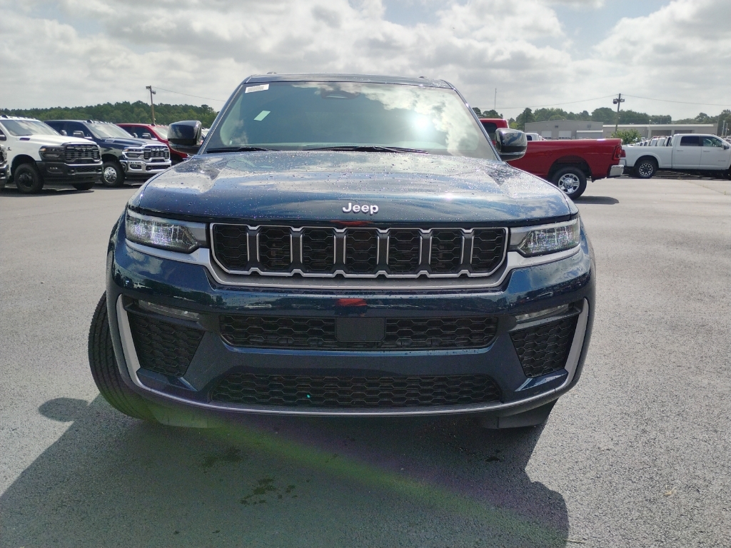 2026 Jeep Grand Cherokee Limited photo 2