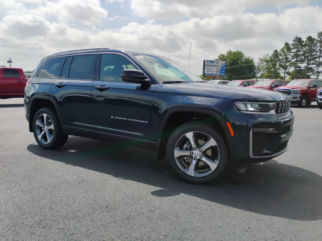 2026 Jeep Grand Cherokee Limited photo 3