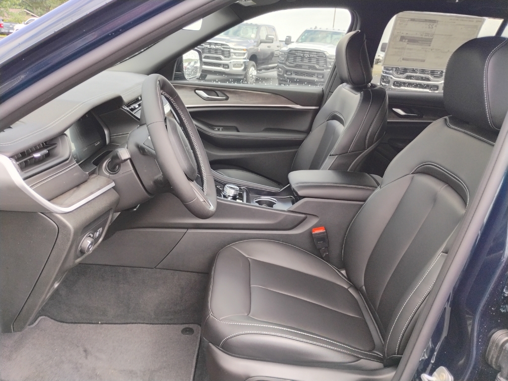 2026 Jeep Grand Cherokee representative vehicle photo