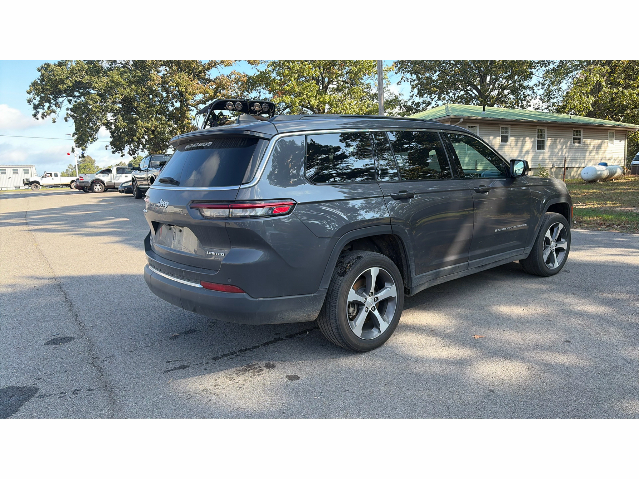 2025 Jeep Grand Cherokee L Limited photo 3