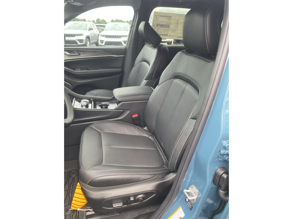 2026 Jeep Grand Cherokee representative vehicle photo