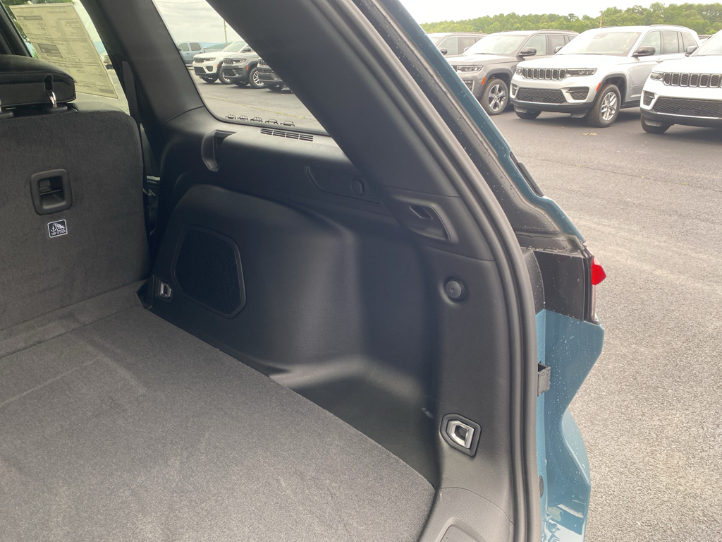 2026 Jeep Grand Cherokee representative vehicle photo