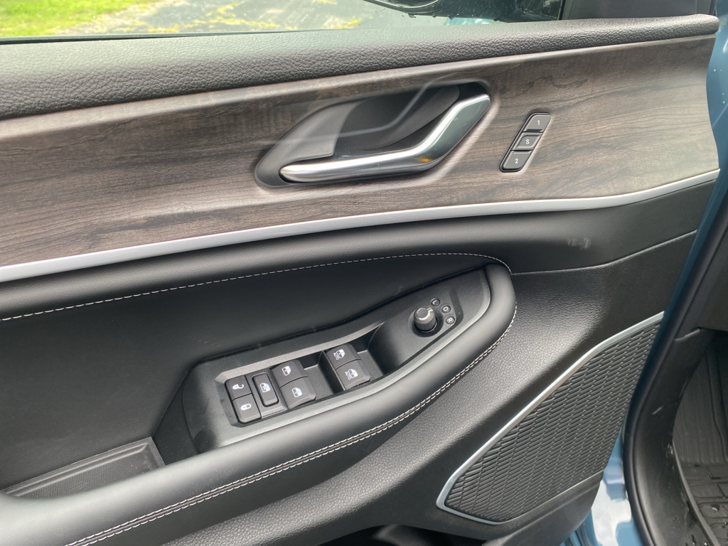2026 Jeep Grand Cherokee representative vehicle photo