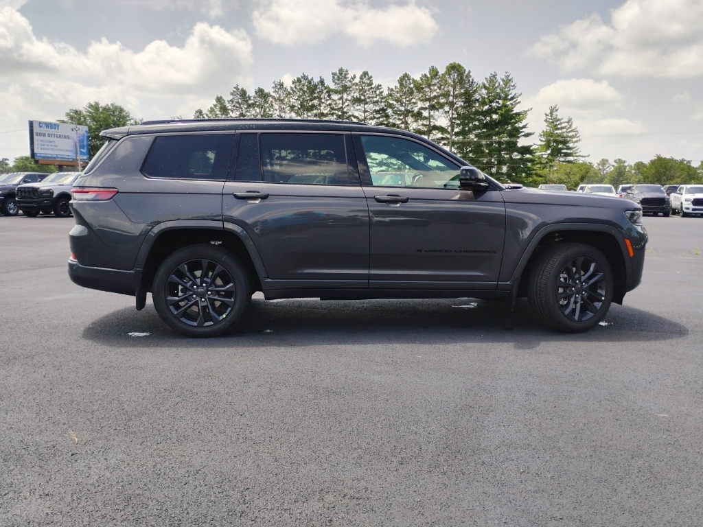 2026 Jeep Grand Cherokee L Limited Reserve photo 4
