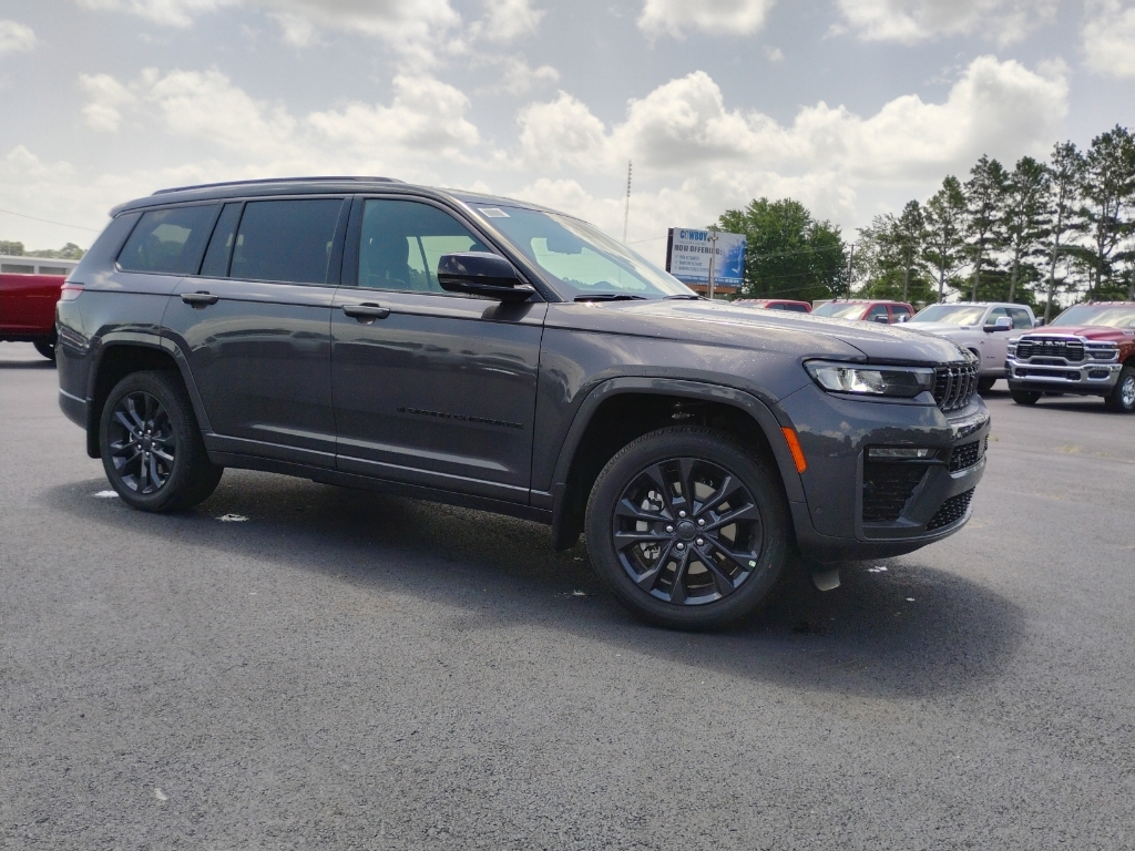 2026 Jeep Grand Cherokee L Limited Reserve photo 3
