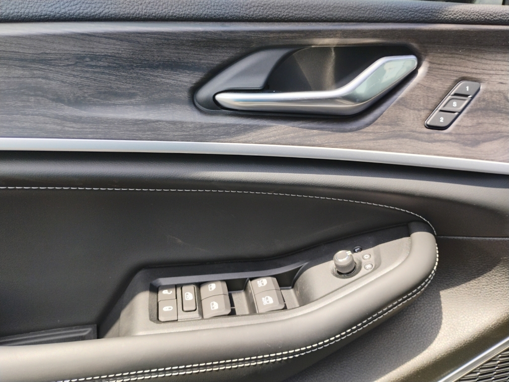 2026 Jeep Grand Cherokee L representative vehicle photo