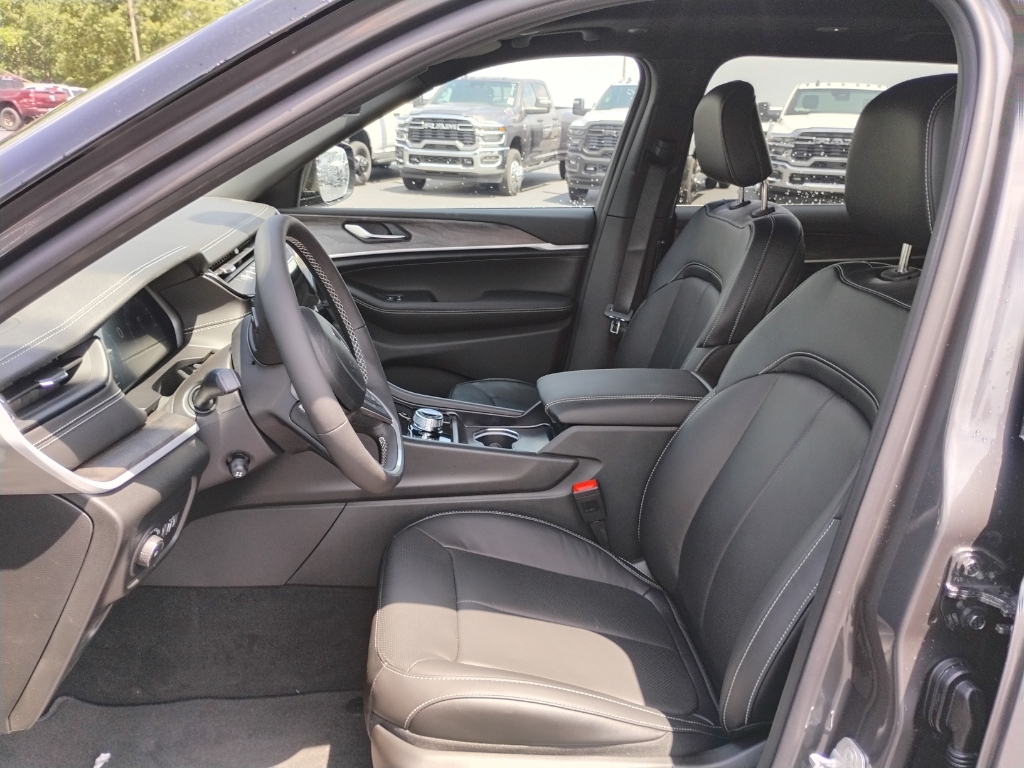 2026 Jeep Grand Cherokee L representative vehicle photo