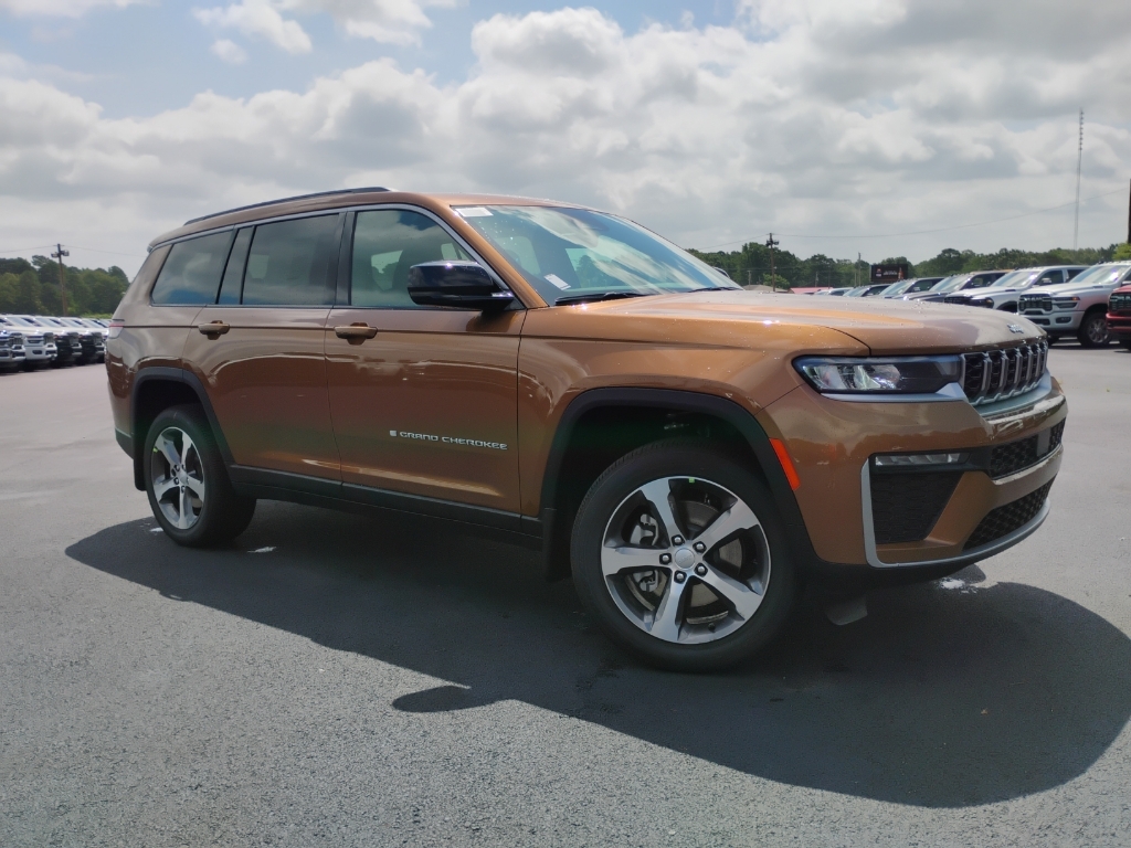 2026 Jeep Grand Cherokee L Limited photo 3