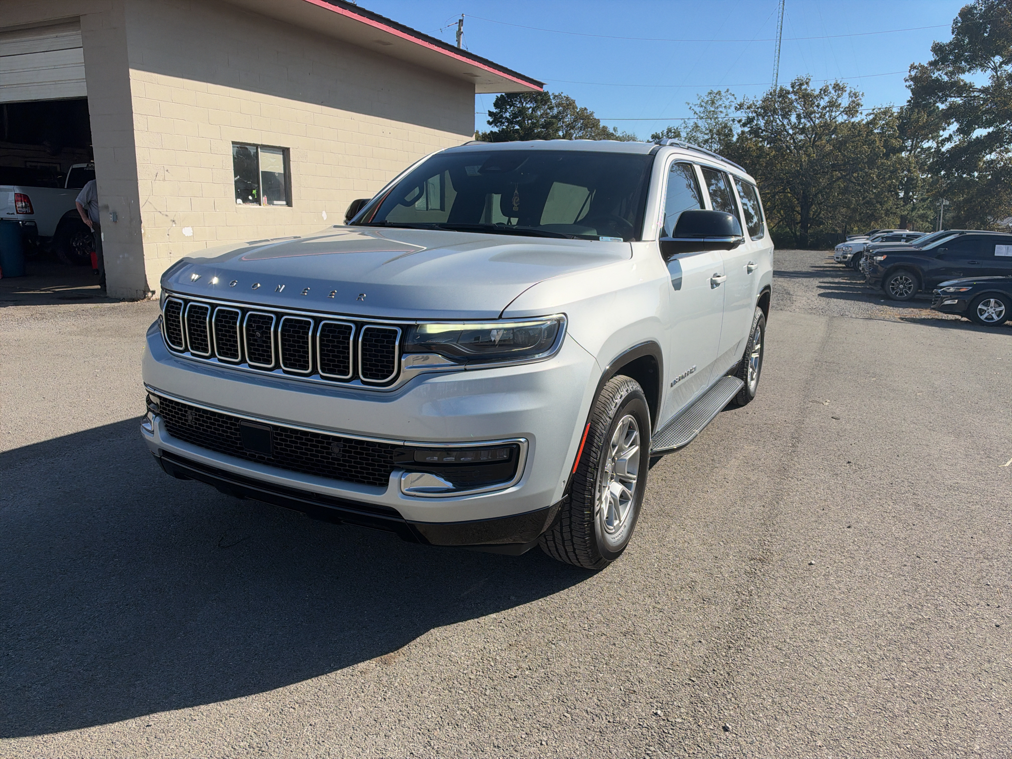 2023 Jeep Wagoneer L Base photo 1