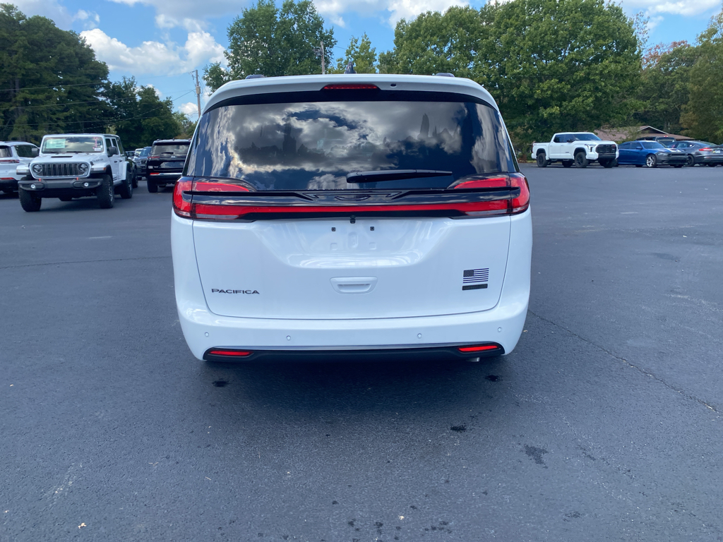 2027 Chrysler Pacifica Select photo 6