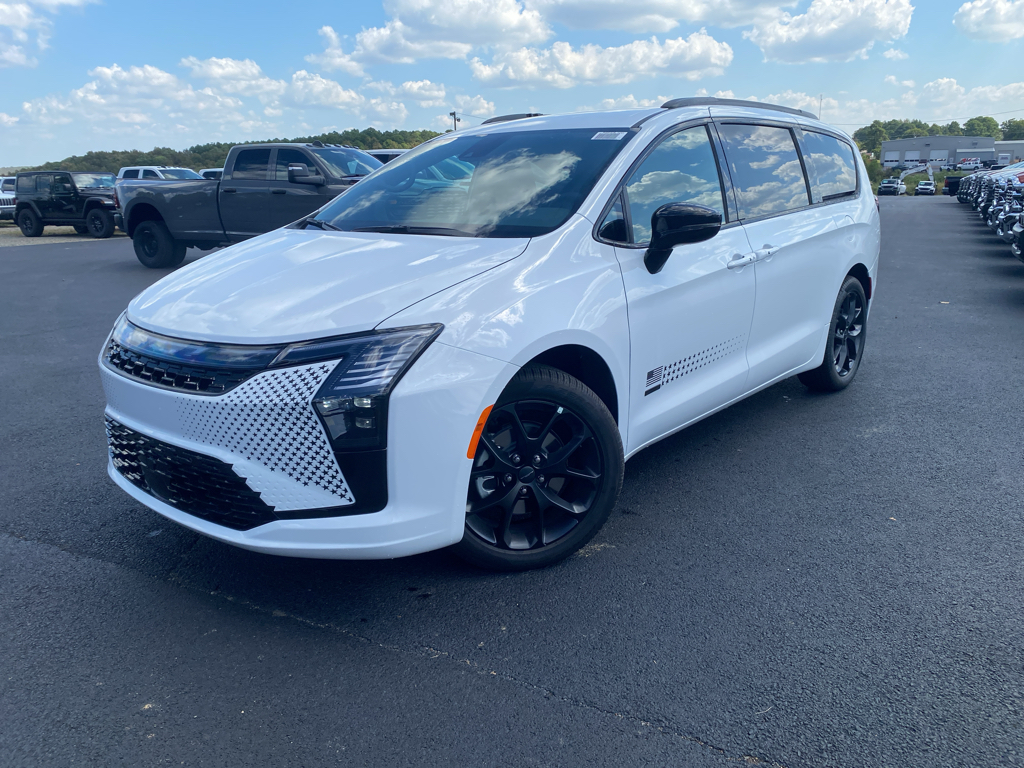 2027 Chrysler Pacifica Select photo 1