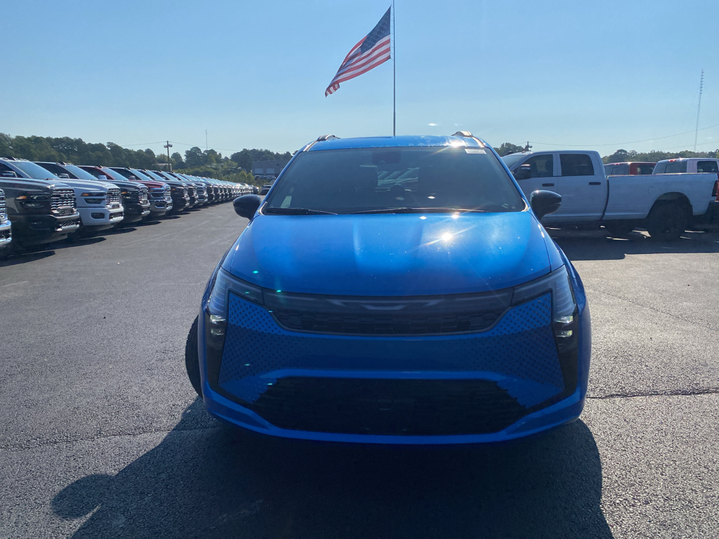 2027 Chrysler Pacifica Select photo 2