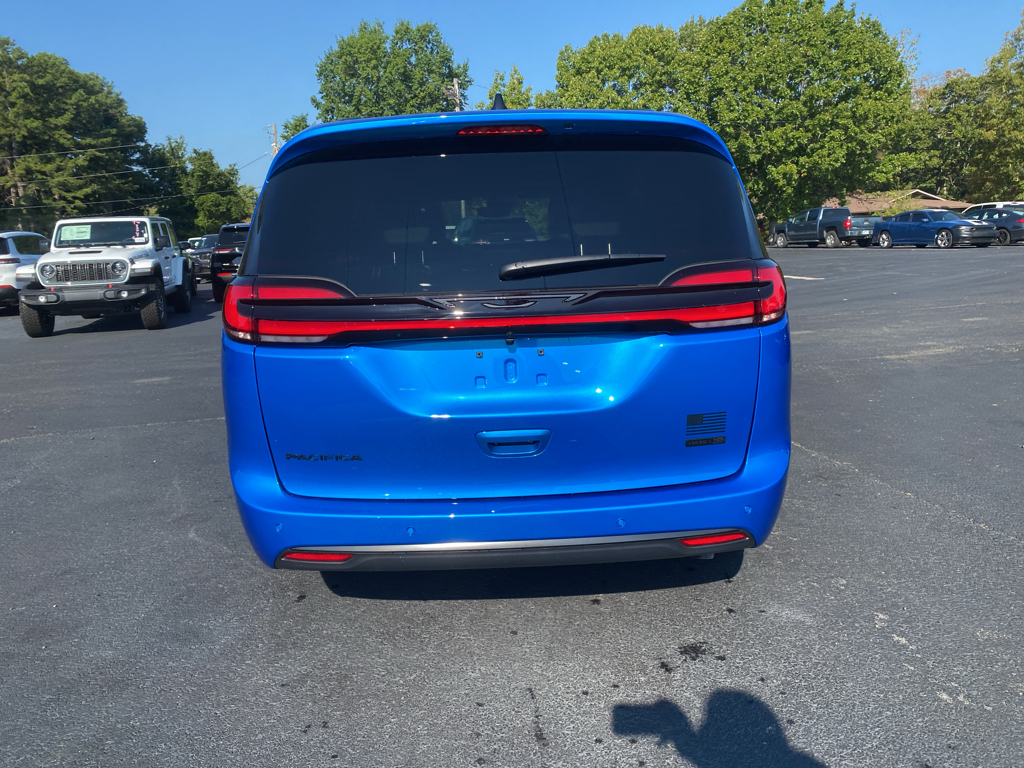 2027 Chrysler Pacifica Select photo 6