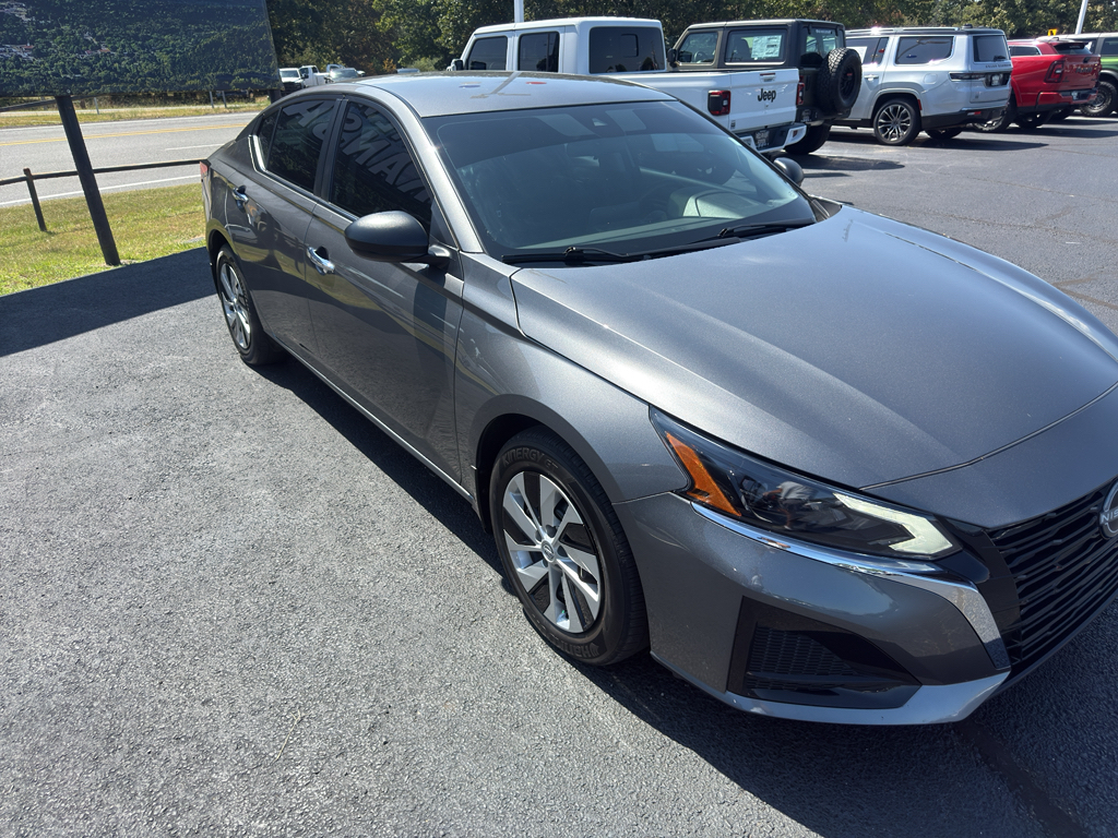 2025 Nissan Altima S photo 3