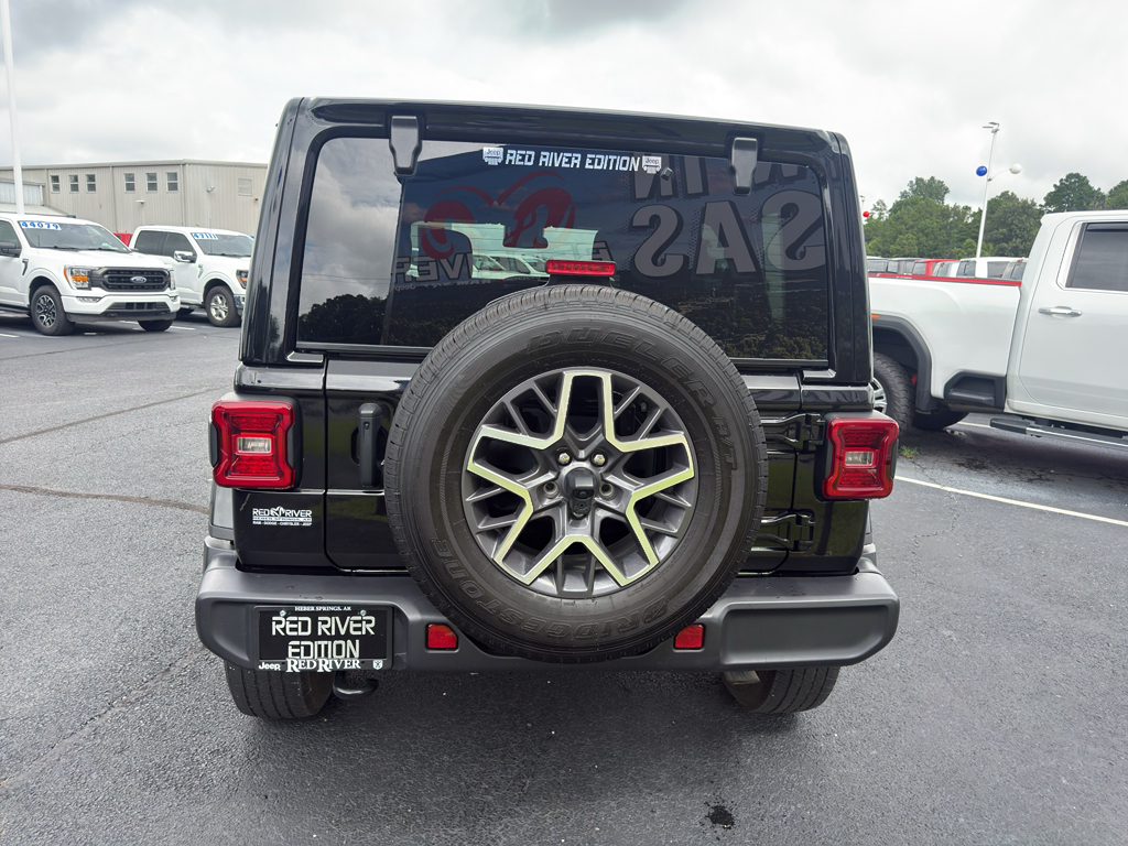 2024 Jeep Wrangler Sahara photo 6
