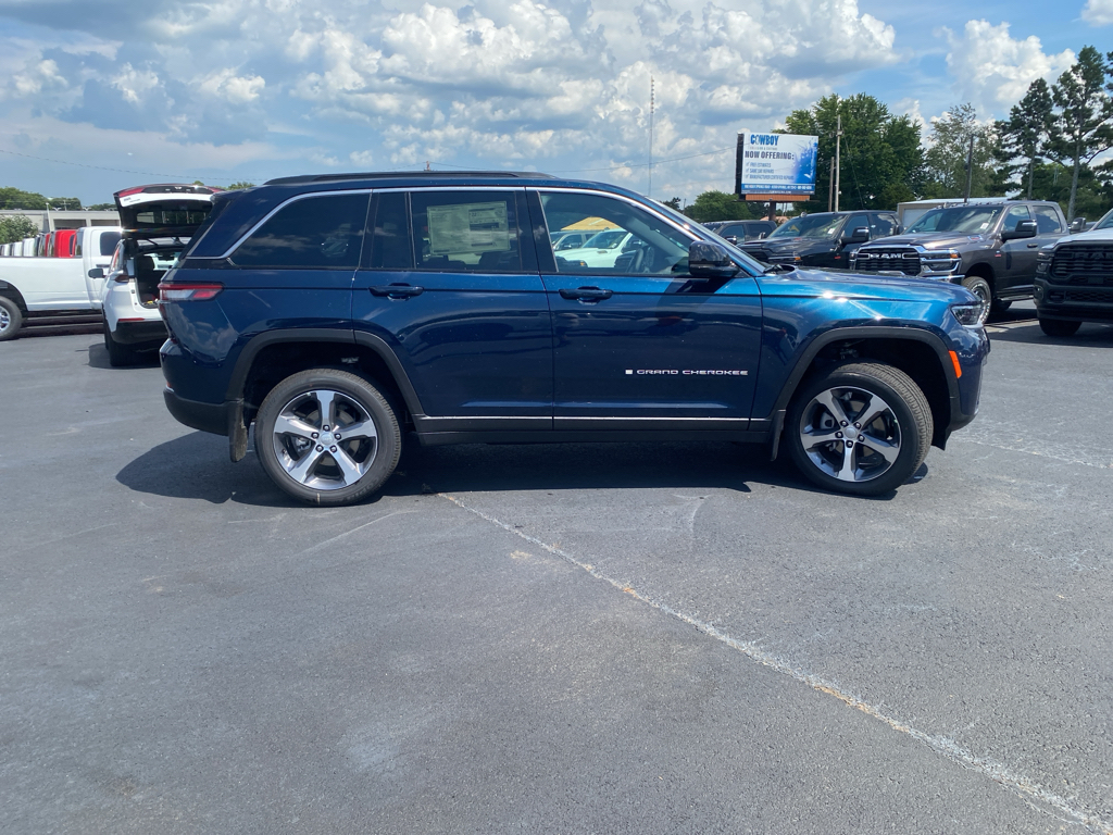 2026 Jeep Grand Cherokee representative vehicle photo