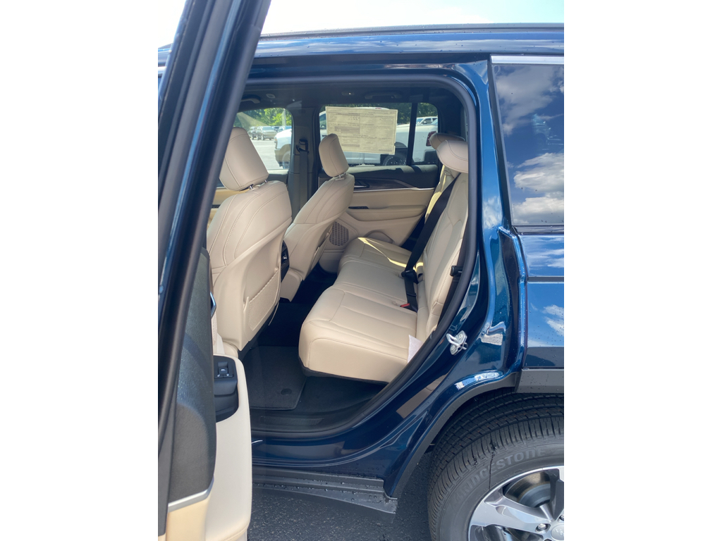 2026 Jeep Grand Cherokee representative vehicle photo
