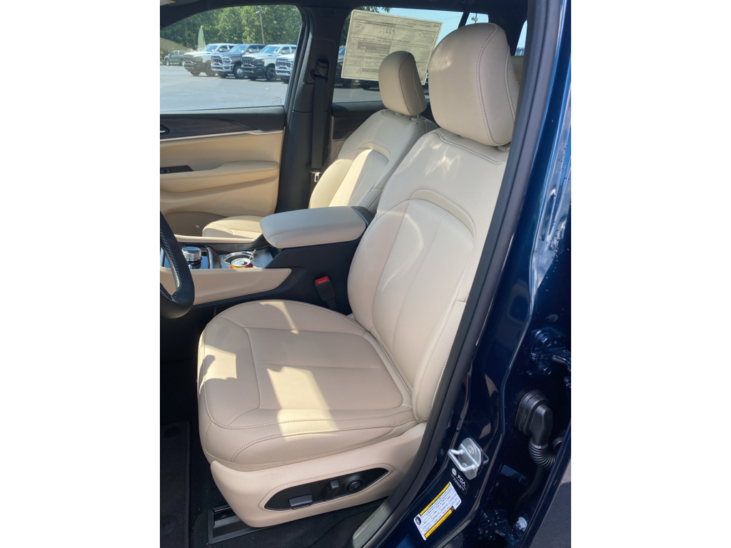 2026 Jeep Grand Cherokee representative vehicle photo