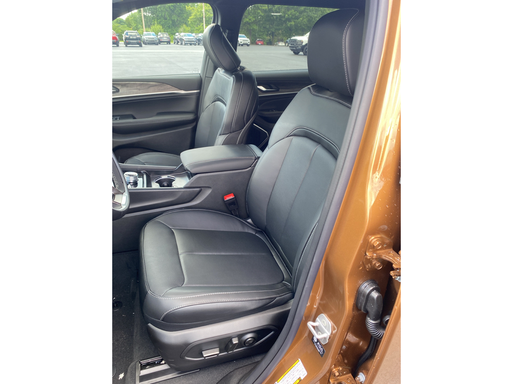 2026 Jeep Grand Cherokee L representative vehicle photo