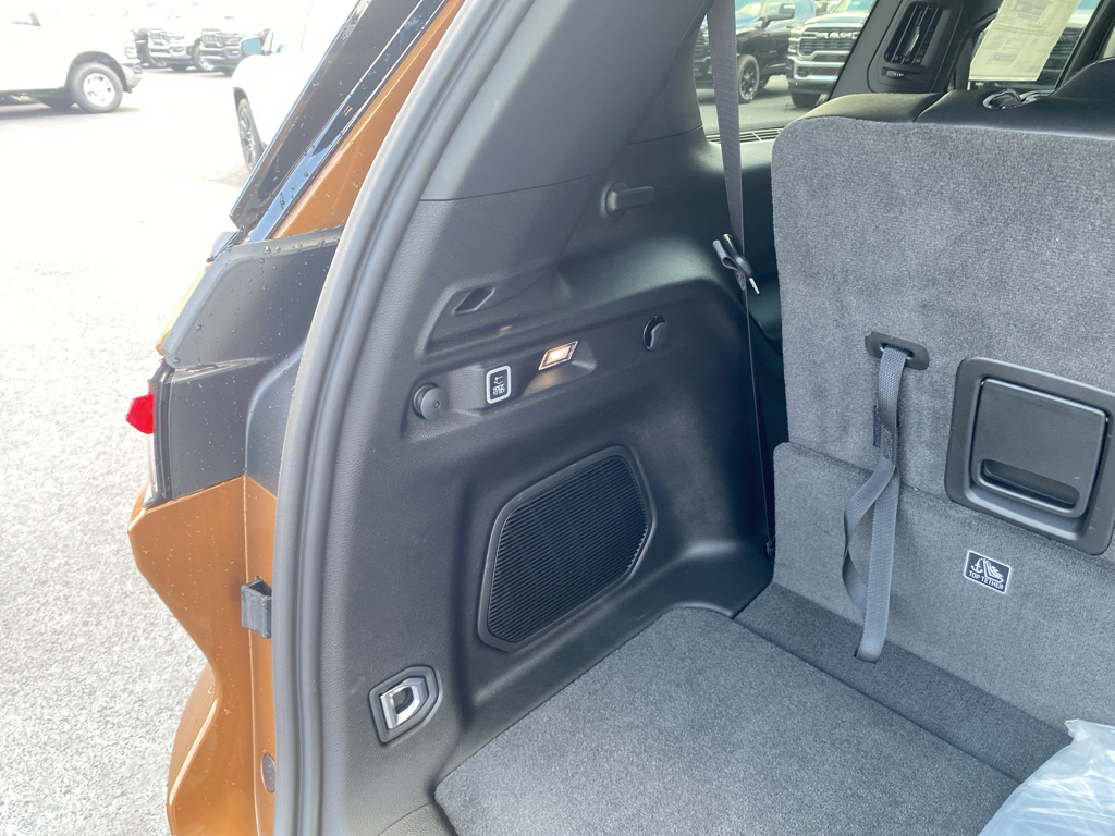 2026 Jeep Grand Cherokee L representative vehicle photo