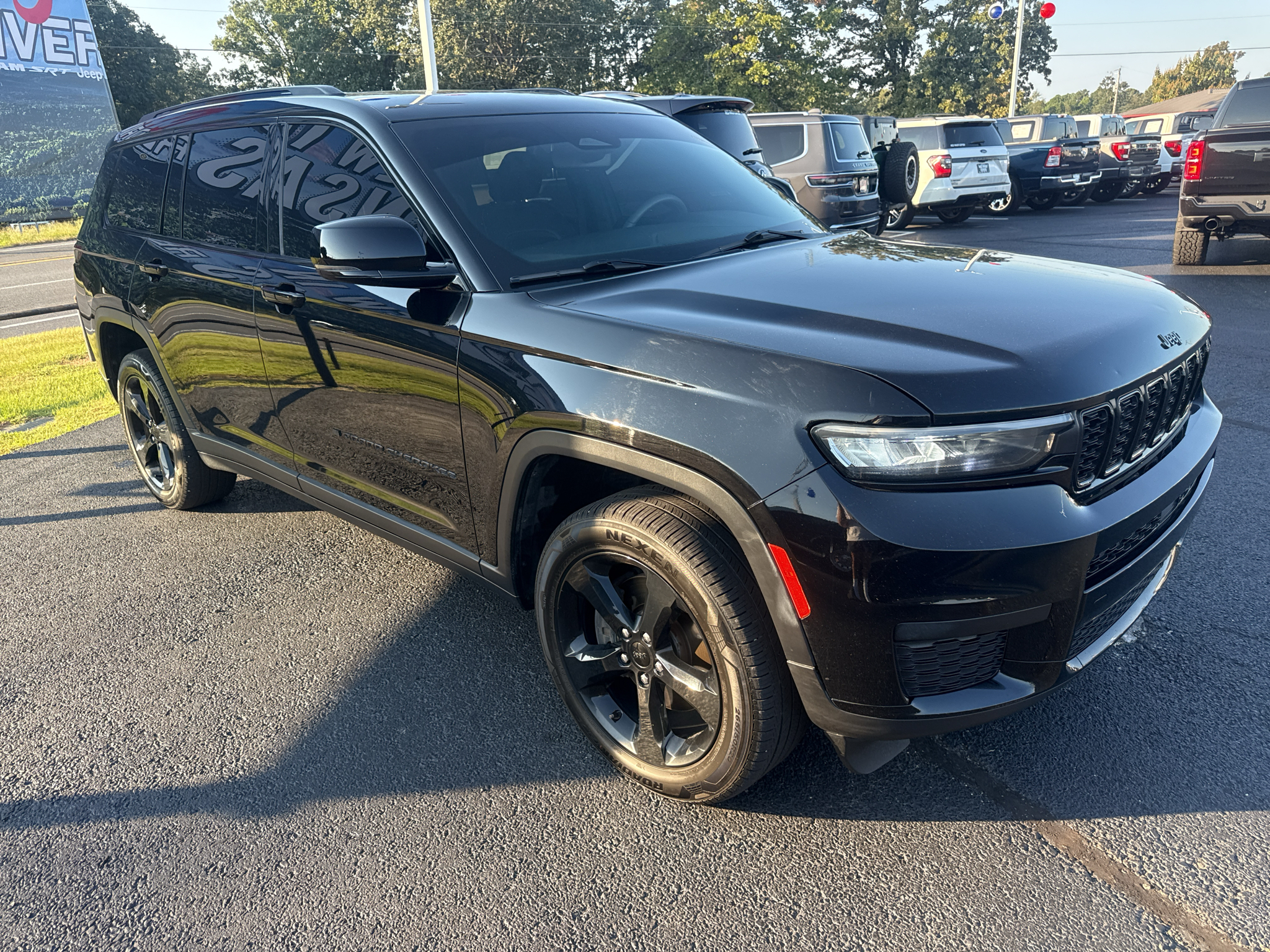 2023 Jeep Grand Cherokee L Altitude photo 3