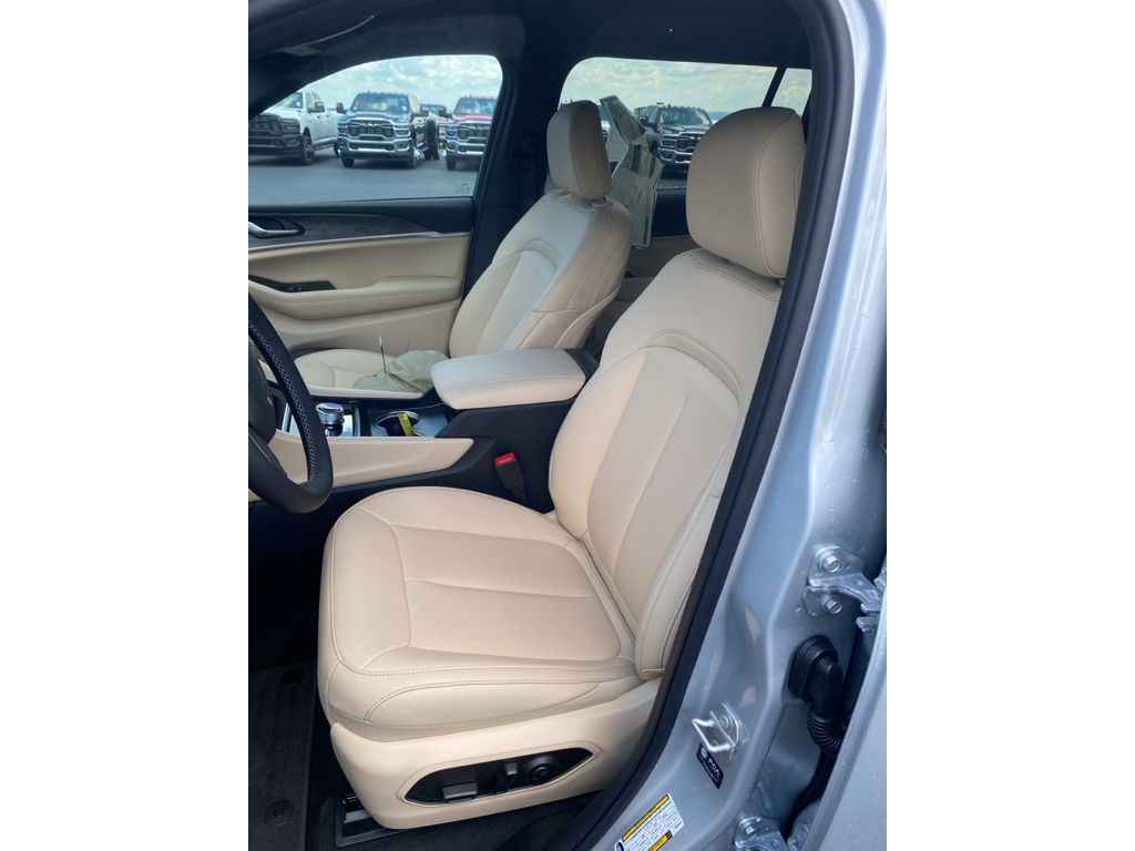 2026 Jeep Grand Cherokee L representative vehicle photo