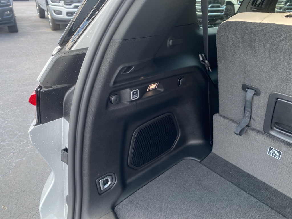 2026 Jeep Grand Cherokee L representative vehicle photo
