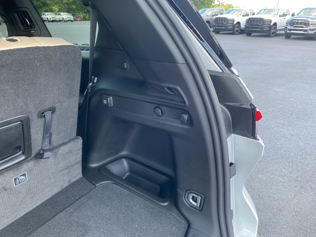 2026 Jeep Grand Cherokee L representative vehicle photo