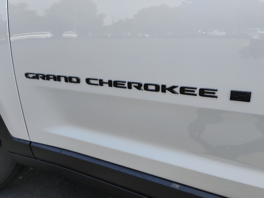 2026 Jeep Grand Cherokee L representative vehicle photo