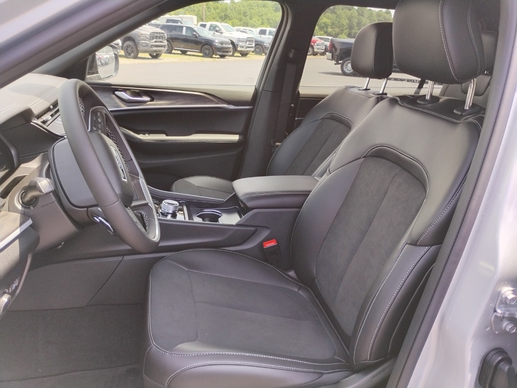 2026 Jeep Grand Cherokee L representative vehicle photo