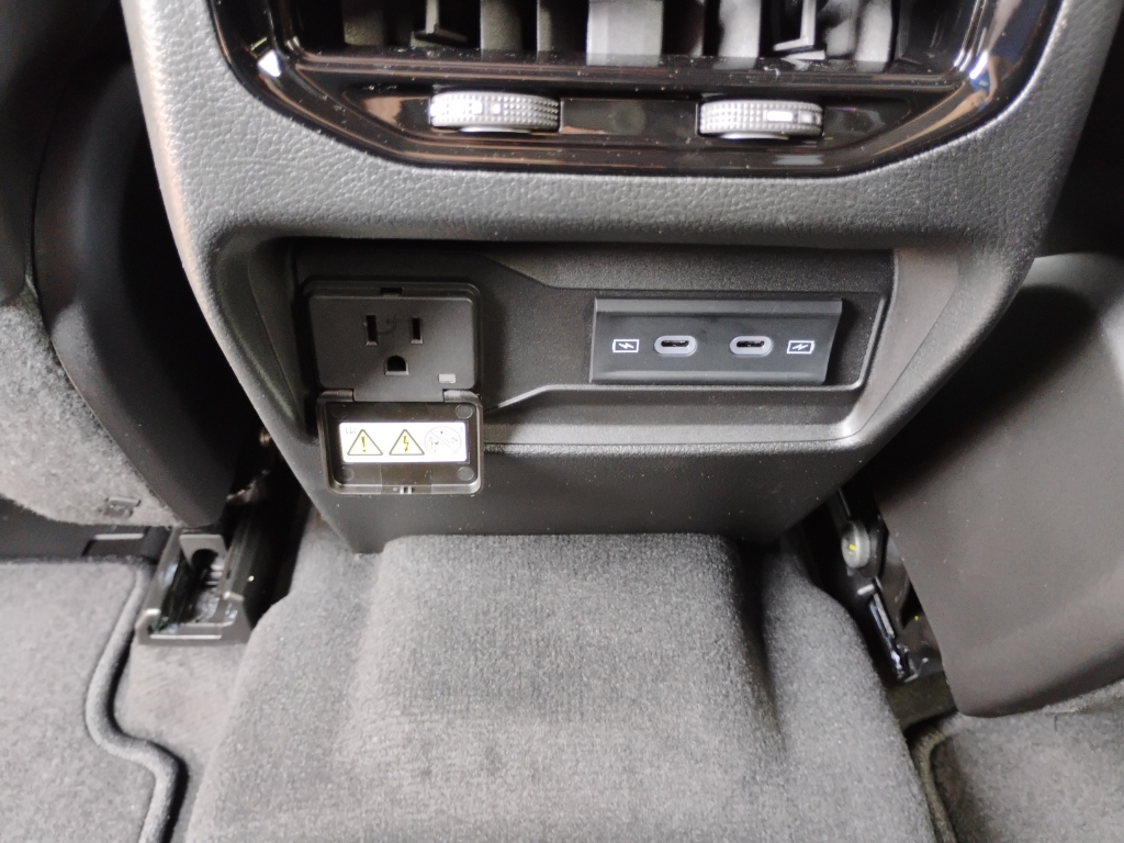 2026 Jeep Grand Cherokee L representative vehicle photo