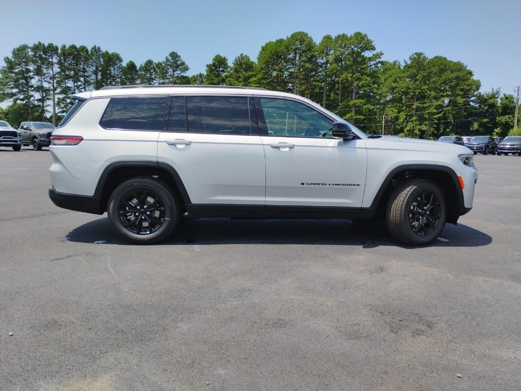 2026 Jeep Grand Cherokee L representative vehicle photo