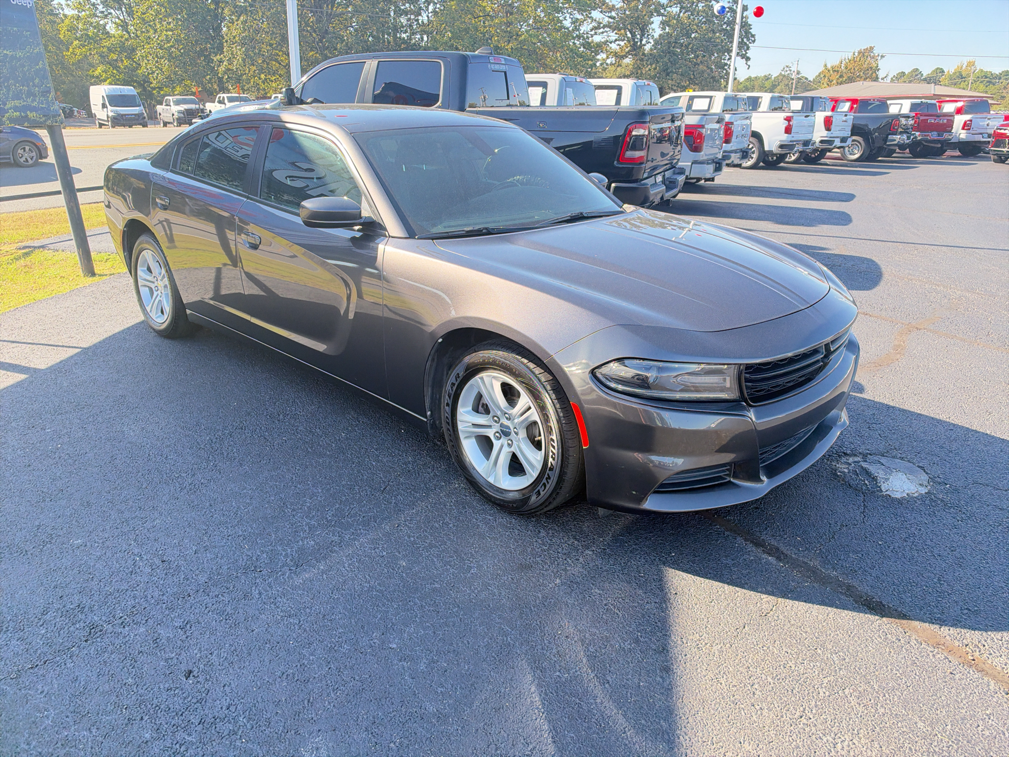 2020 Dodge Charger SXT photo 3