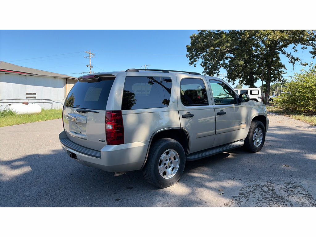 2009 Chevrolet Tahoe LS photo 3